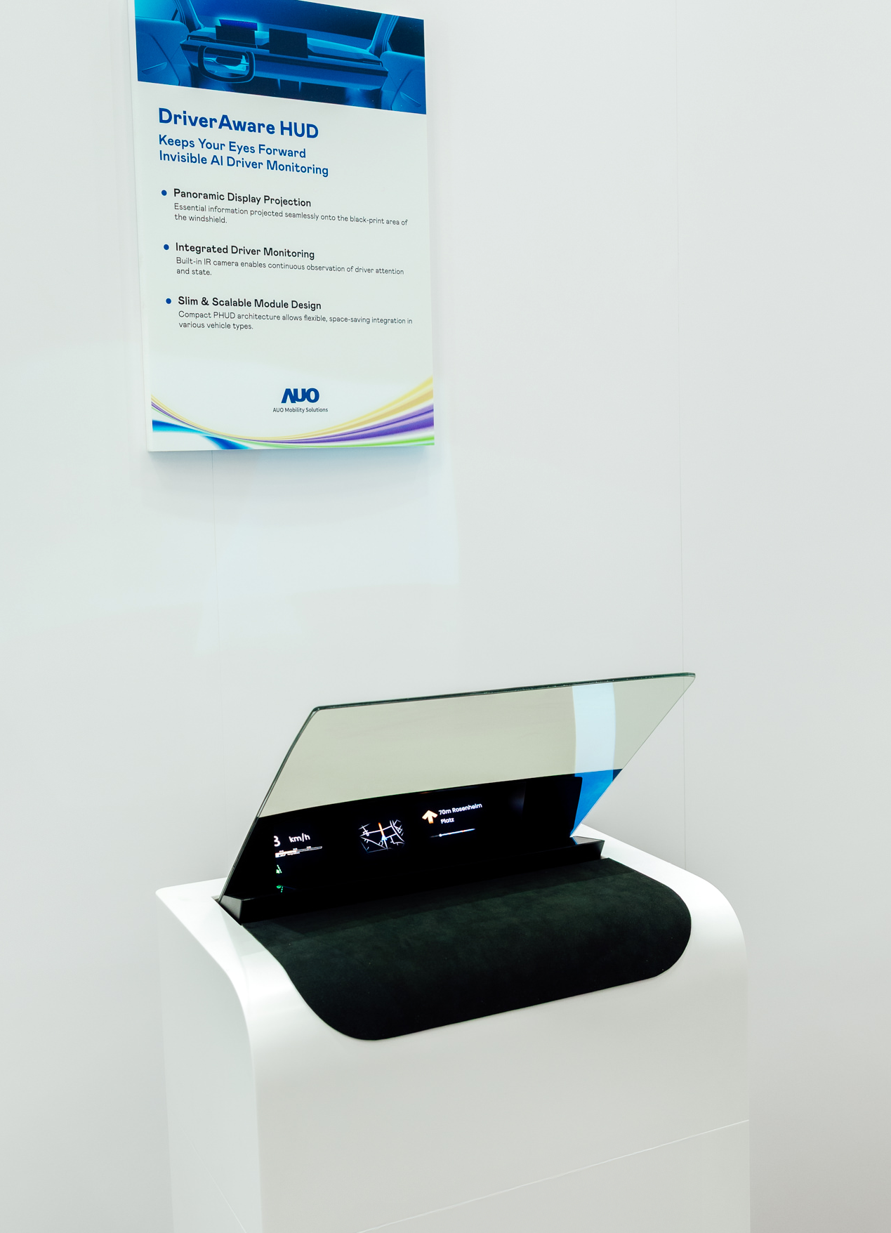 DriverAware HUD结合抬头显示器与隐藏式红外线摄影机，将车速、导航及警示讯息投影于挡风玻璃上，完美对齐驾驶目不离路的视线，同时，透过AI 监控驾驶注意力以提升安全性。